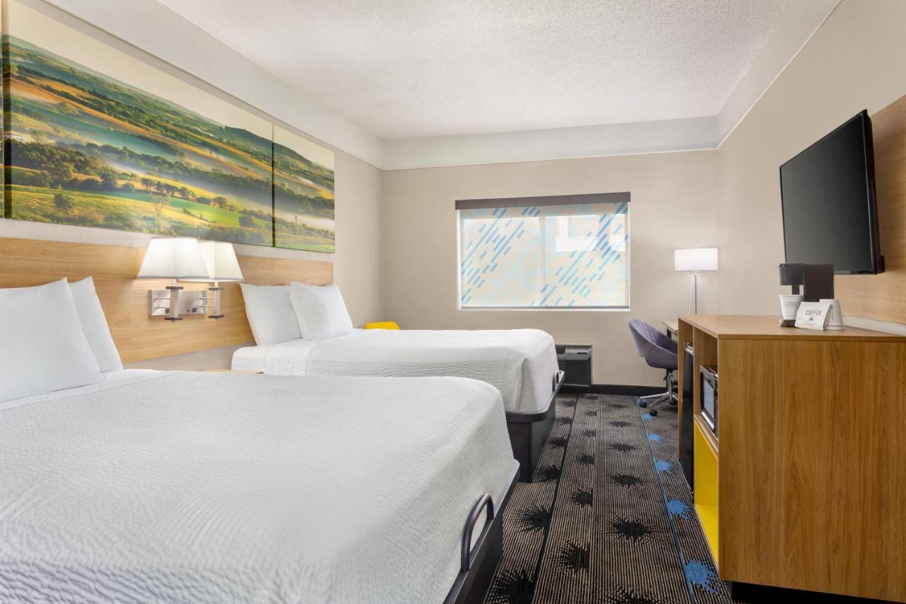 Days Inn By Wyndham Kansas City International Airport Eksteriør billede