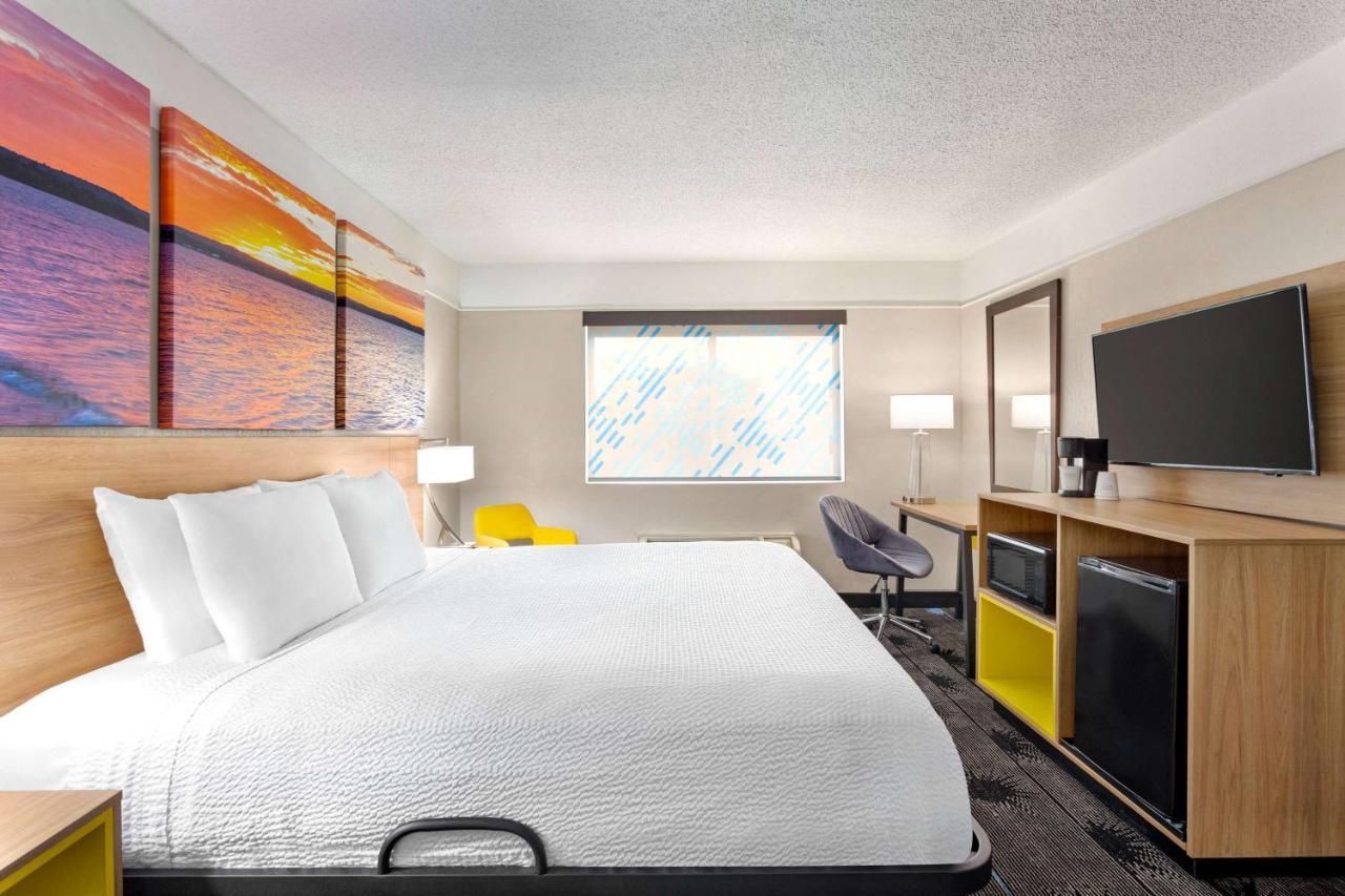 Days Inn By Wyndham Kansas City International Airport Eksteriør billede