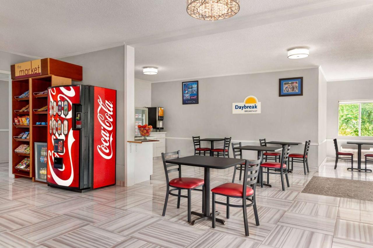 Days Inn By Wyndham Kansas City International Airport Eksteriør billede