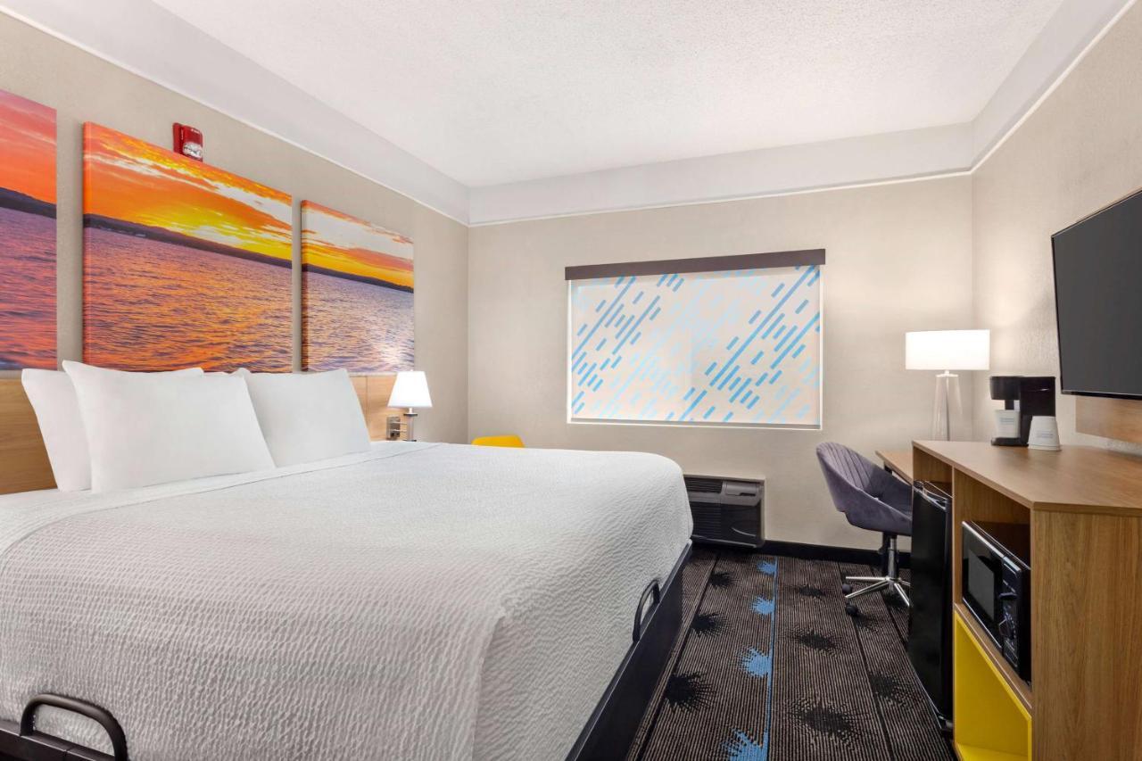 Days Inn By Wyndham Kansas City International Airport Eksteriør billede