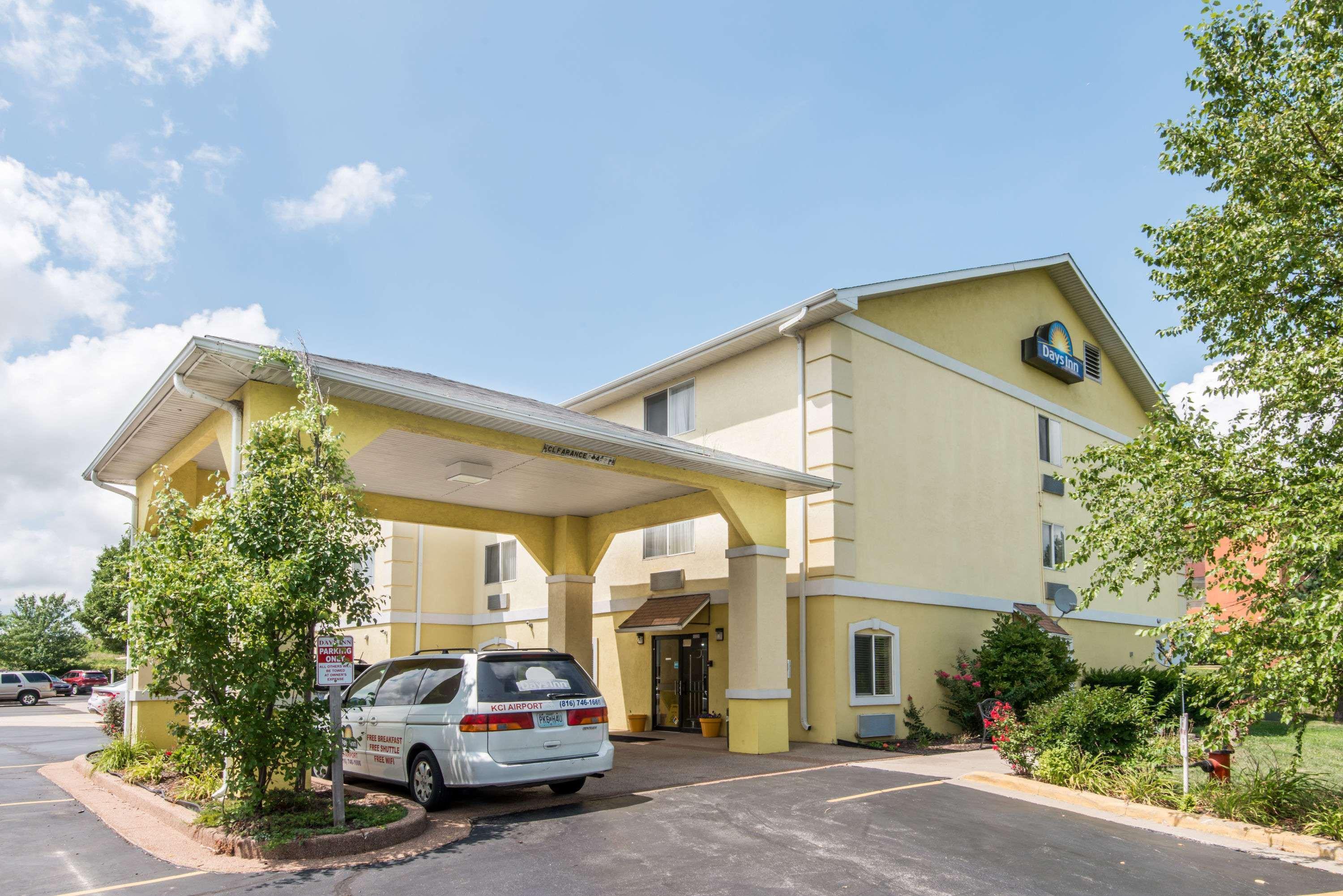Days Inn By Wyndham Kansas City International Airport Eksteriør billede